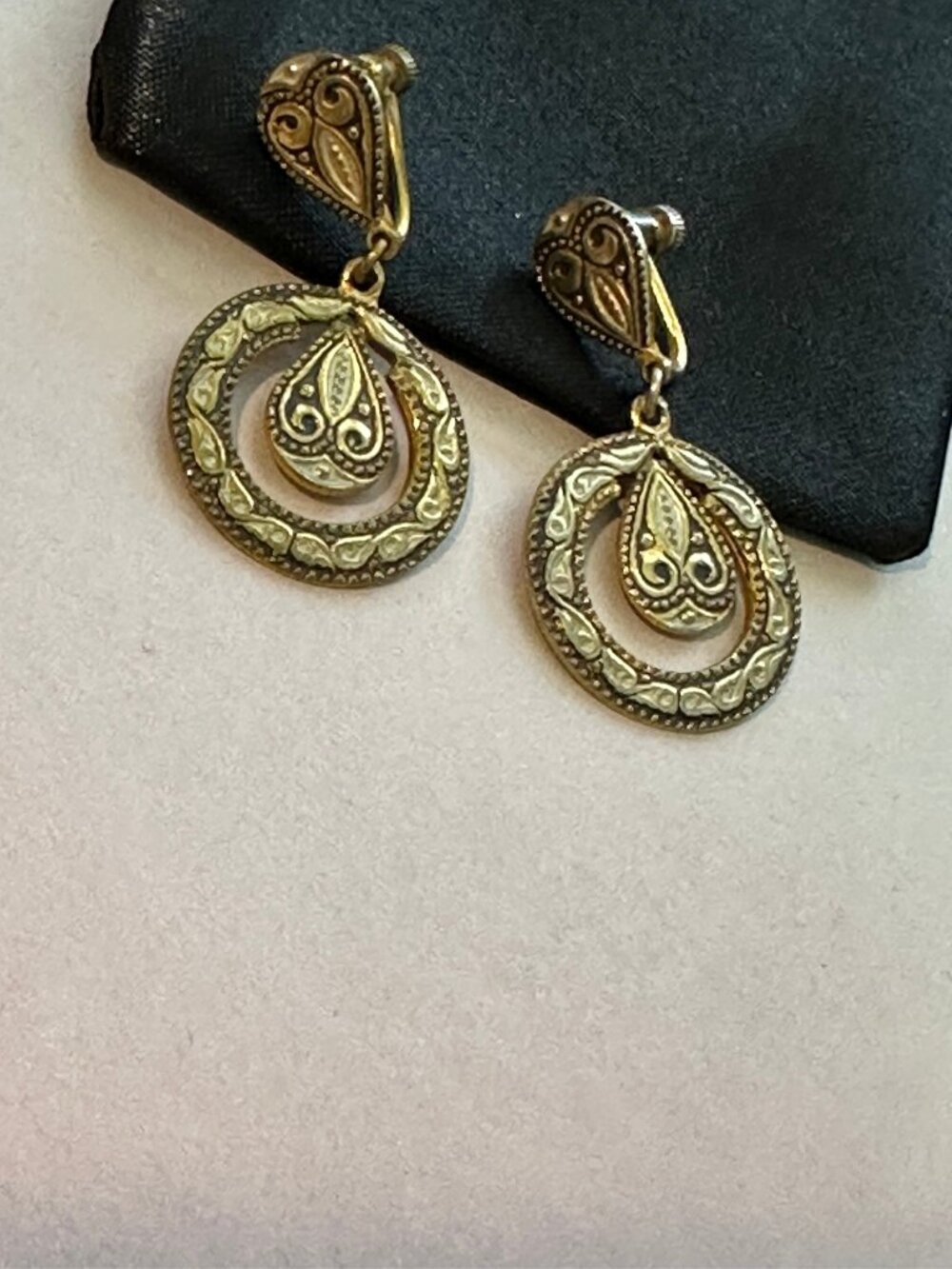 1940s Screw Backs Hoops Spanish Art Earrings Vintage Damascene 22k gold foil